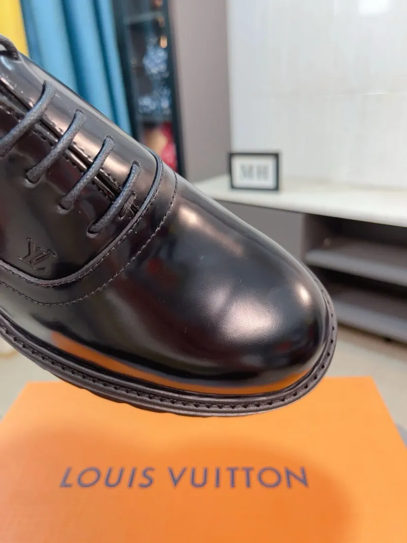 Men's shoes💰 660🌹🌹High version [LV] Louis Vuitton's popular casual leather shoes🎖Fashionable and elegant🎖🎖Material: Original imported open-edge beaded cowhide, washed cowhide leather lining, original open-molded rubber outsole, high-end and classy, ​​elegant quality, instantly transforming into a handsome man when you step on the foot❤❤Standard\nNumber of sizes: 39-44, 38, 45 customized